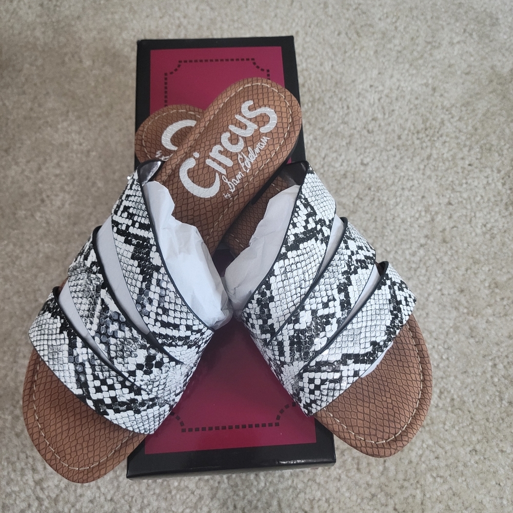 Snake print sandal - Multiple sizes